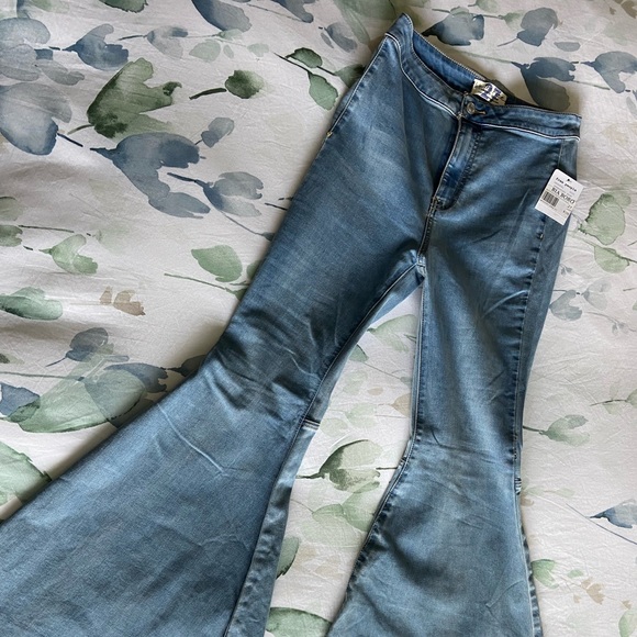 Free people Float on Jeans NWT - Picture 2 of 6